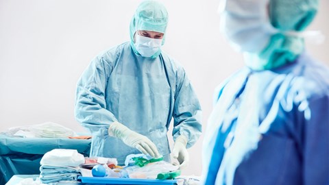 riduzione dei rifiuti in sala operatoria grazie ai vassoi ProcedurePak personalizzabili